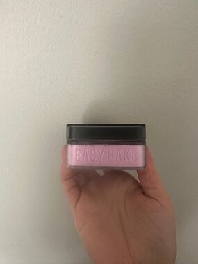 Huda Beauty Easy Bake Lavender setting powder